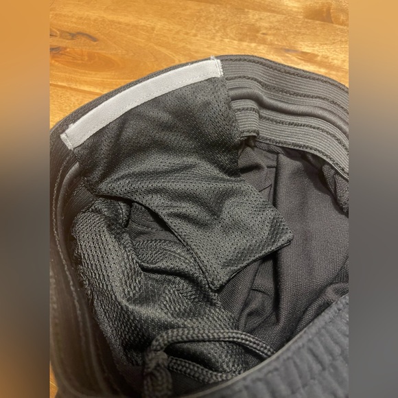 Men’s Nike Work-out shorts (long) - Picture 2 of 3